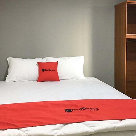 Reddoorz @ Citraland Surabaya Hotel Екстериор снимка