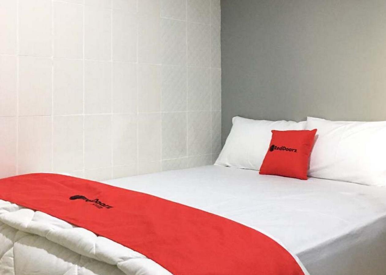 Reddoorz @ Citraland Surabaya Hotel Екстериор снимка